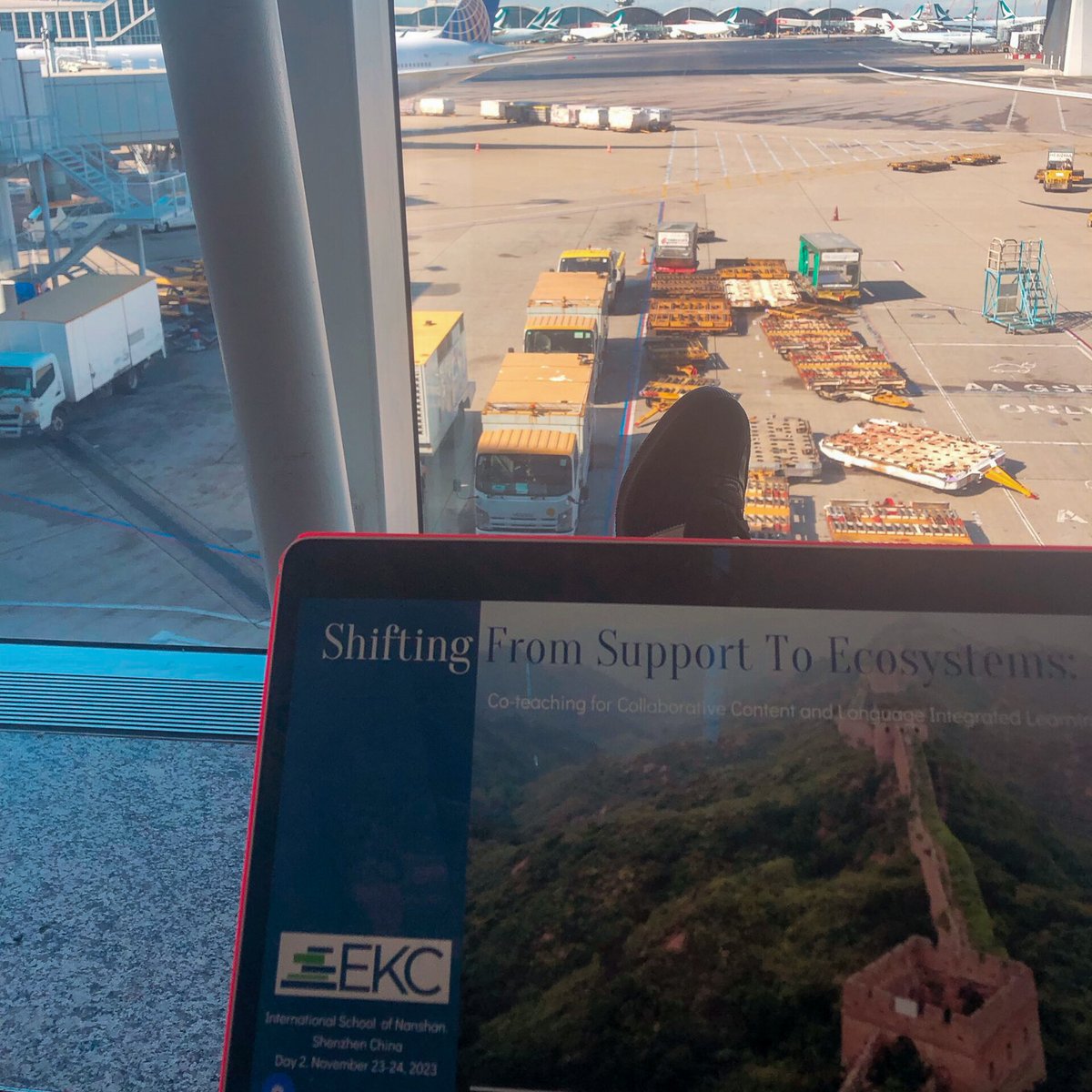 EKC_Literacy's tweet image. EKC around the globe 📸 From working with students &amp;amp; teachers in Singapore &amp;amp; Shanghai, to layovers in Hong Kong, our team has been movin&apos; &amp;amp; shakin&apos; around Asia in the name of #InternationalLearning 🌏#EKCLiteracy