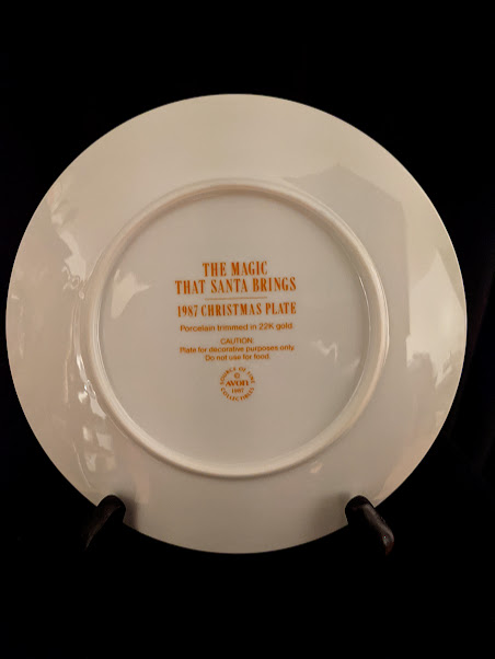 Vintage 1987 Avon Christmas Plate -” The Magic That Santa Brings”    avintageaddress.com/shop/seasonal-… #Christmas #Avon #Collectibles #vintage