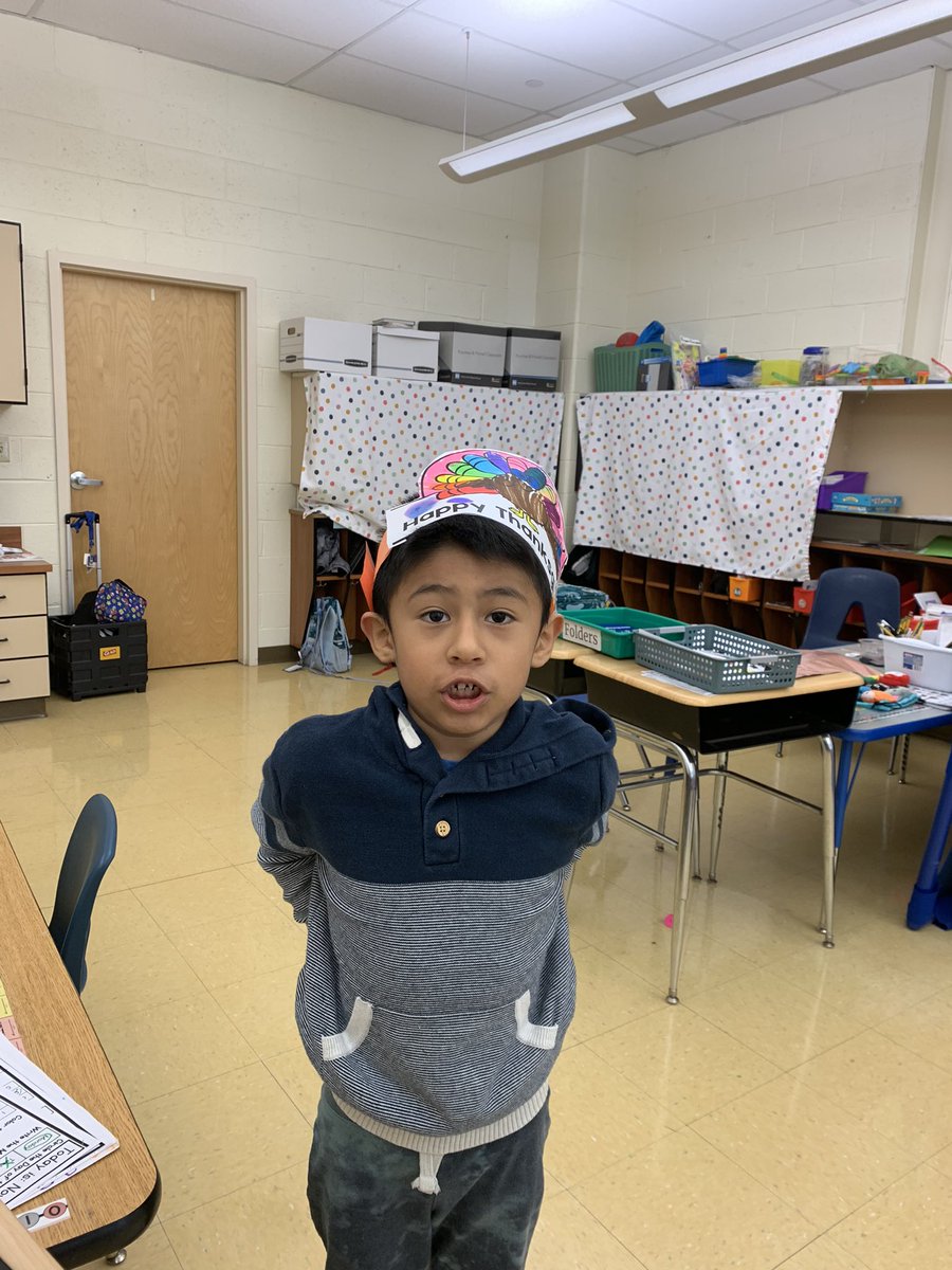 Mrs_Mack23's tweet photo. When the 50th day of school coincides with the day before thanksgiving you make hats and count to 50 by 1s, 5s and 10s! 🦃🍁5️⃣0️⃣ #EMKPRIDE https://t.co/kilJDc9paC