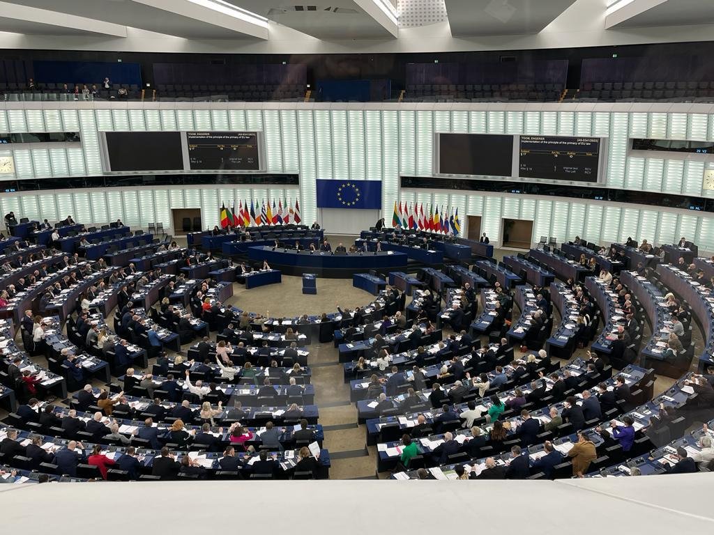 🇪🇺🙋‍♀️🇳🇿 The yes votes are in! Today the <a href="/Europarl_EN/">European Parliament</a> approved the EU-NZ FTA with an overwhelming majority.

Thrilled to see such strong support. Thanks to our German &amp; Czech friends for their ongoing efforts in backing this groundbreaking trade deal.

#NZclosetoEU #TradeforAll