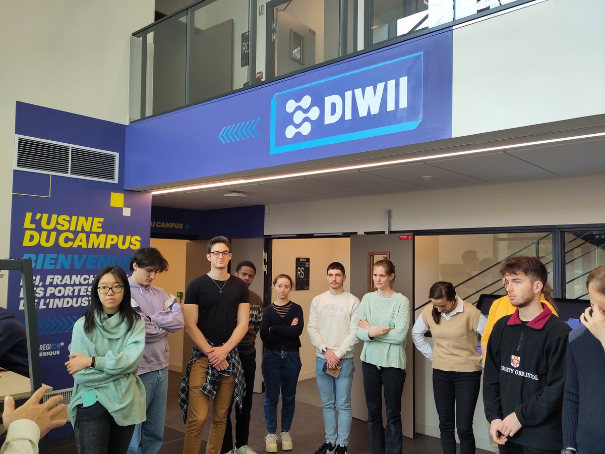 POURCHEZ's tweet photo. Élèves @MINES_StEtienne sur usine-école #Diwii @CampusRegion @auvergnerhalpes
 
Quand les ingénieurs s'approprient les outils de l'industrie 4.0 (robot collaboratif, réalité virtuelle &amp; mixte) pour inventer les MedTechs du futur (jumeaux numériques, médecine augmentée...) 👏👍🏻 https://t.co/nsLnEAssD2