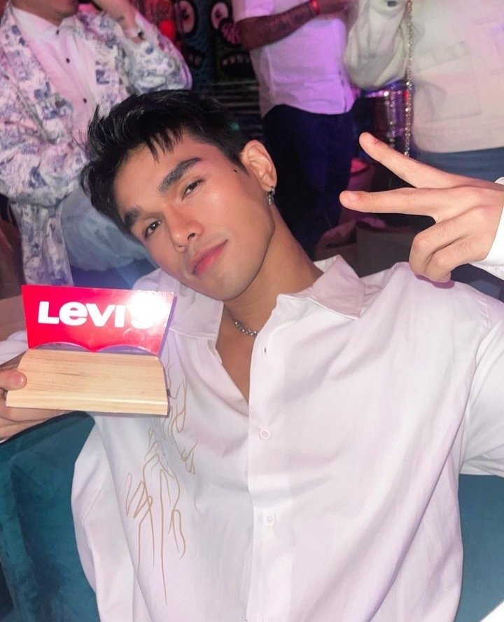adorables_ofc's tweet photo. Joshua IG update!! Follow him @joshadornado on Instagram 🔥❤️

#LoveJoshua
#LevisPH
@143yesmylove
@JoshAdornado https://t.co/mnM5eo8lbC