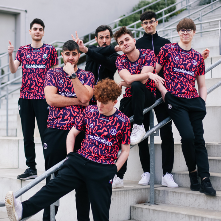 GameWardTeam's tweet photo. Des sommets aux abysses, nous avons tout connu cette année. 

Il est désormais l'heure pour chacun de poursuivre une nouvelle route. 

Merci pour cette aventure ensemble 🙏
 
@badlullu 
@Eckaslol 
@twohoyrz1 
@Practice_EUW 
@Raxxo_LoL 
@EmibtwLoL 
@Coach_Fara https://t.co/2uiY2szbFx