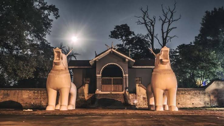 The KanglaFort became under the British Occupation in 1891wen they conquered the ancient capital of #Manipur.OnNov20,'04,the AR handed over the KanglaFort in Imphal to thenCM &amp;marked the end of 113yrs of occupation&amp;revival of its lost glory. It's an embodiment of #MeiteiCulture