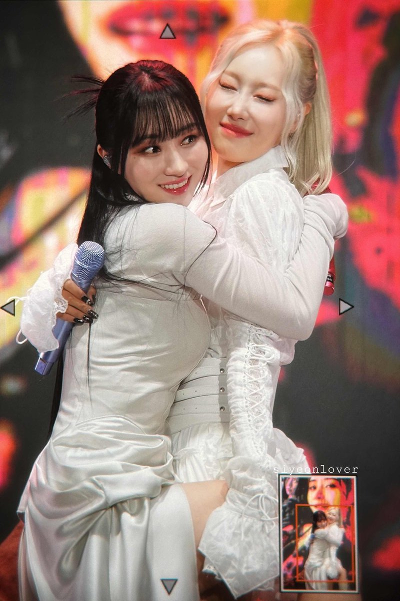 231122 쇼케이스 프리뷰

#수아 #SUA
#한동 #HANDONG
#드림캐쳐 #Dreamcatcher
<a href="/hf_dreamcatcher/">드림캐쳐 Dreamcatcher</a>