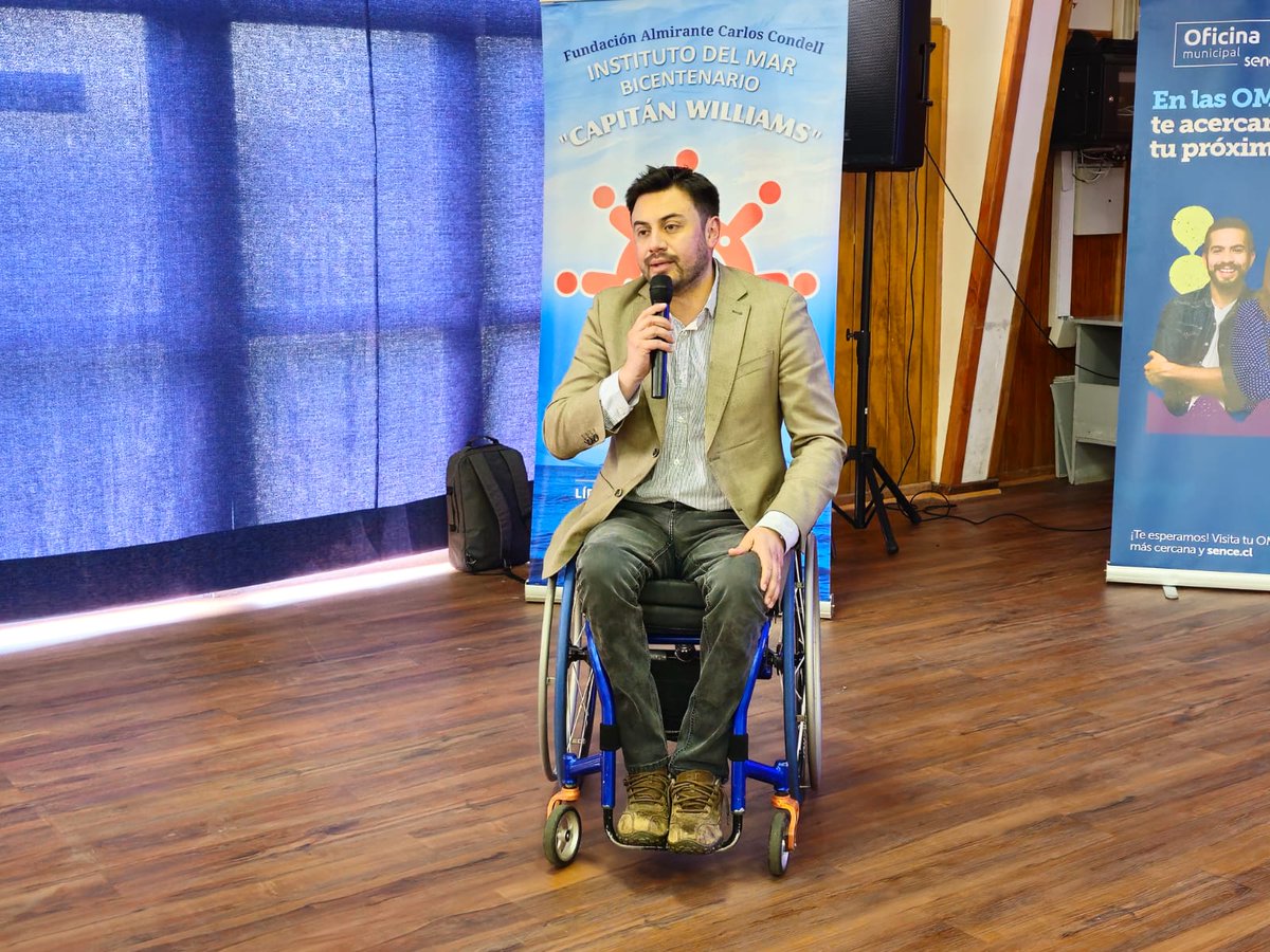 🌟  Seremi del Trabajo y Previsión Social (S) <a href="/c_salas/">Claudio Salas</a>, junto al DR del <a href="/SenceLosLagos/">Sence Los Lagos</a>, Mauricio Toro, encabezaron un Diálogo Ciudadano sobre Empleos Verdes 🌍💼. El evento, que contó con la participación  de más de 60 estudiantes del <a href="/InstitutodelMar/">Instituto del Mar</a> en #Chonchi