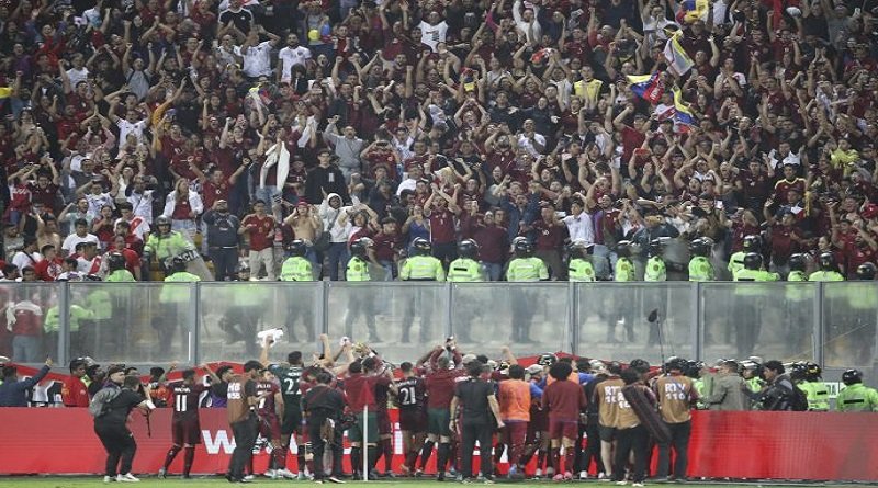 Venezuela denuncia acciones vengativas contra la Vinotinto por Gobierno peruano
goo.su/Oud7a8
#MiTierraNoSeNegocia