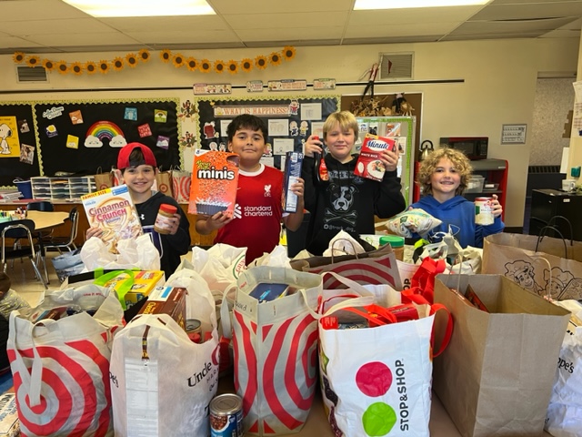 Edna Louise Spear Elementary School students and staff made the annual food drive another successful one. The school community showed its generosity in aiding others with over 40 shopping bags filled with nonperishables that will benefit local families. #PortJeffProud