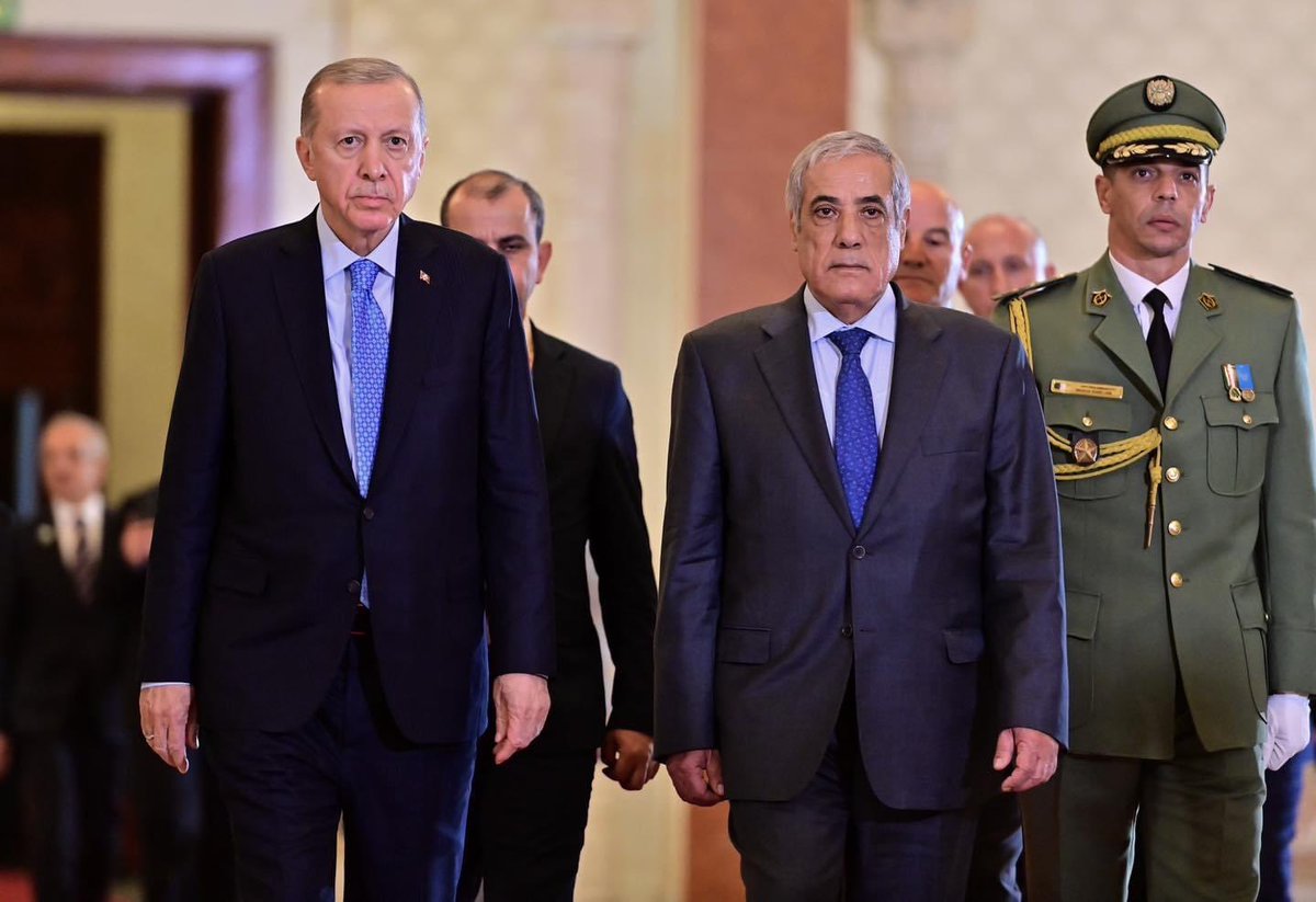 أشرف رئيس الجمهورية التركية السيد رجب طيب أردوغان رفقة الوزير الأول  السيد نذير العرباوي  على افتتاح أشغال المنتدى الإقتصادي الجزائري - التركي , و ذالك خلا ل الزيارة الرسمية في إطار الدورة الثانية لمجلس التعاون، رفيع المستوى الجزائري-التركي 🇹🇷🇩🇿