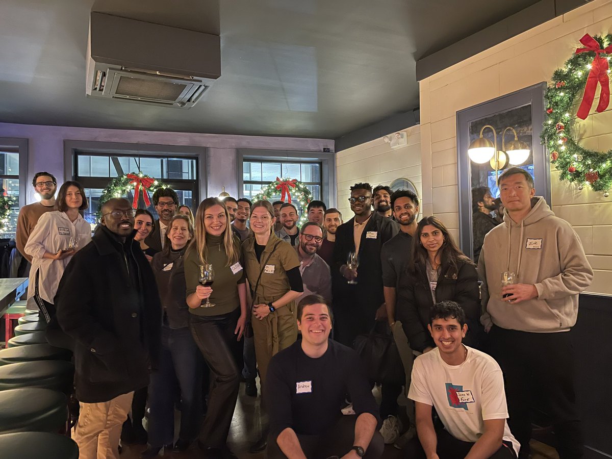 _KnowledgeShop's tweet image. Last nights happy hour was 🔥
Thank you to all the amazing #nycfounders who came.
New faces, old friends, and all there to help and support 💪❤️
And thank you to #honeycombsoftware for sponsoring.