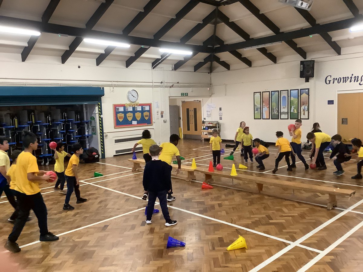 OLMCAshton's tweet photo. Our KS1 after school club tried a new game of “Cone IT” today. 
The children loved it 🎳🤾🏾‍♂️🤾🏼. 

@tamesidessp @TamesideCSSA https://t.co/mO5ylRT8X8