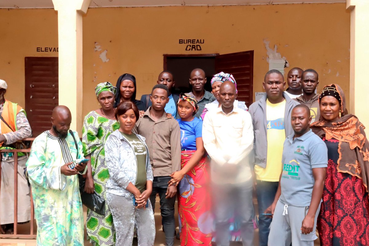 RoueOng's tweet photo. Projet : Améliorer la santé des jeunes pour exploiter le dividende démographique dans la région de Mamou.🇬🇳

Retour en images sur la mise en place du Comité de gestion de l’espace jeune de Ourékaba dans la préfecture de Mamou.
 
Processus conduit par l’ONG LA ROUE. @unfpa_guinee https://t.co/jMcM4Fg8w3