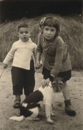 22 November 1934 | A Dutch Jewish girl, Judic Vischjager, was born in Amsterdam.
She arrived at #Auschwitz on 12 November 1942 in a group of 758 Jews deported from #Westerbork. Together with her brother Jacob she was among 707 of them murdered after the selection in gas chambers.