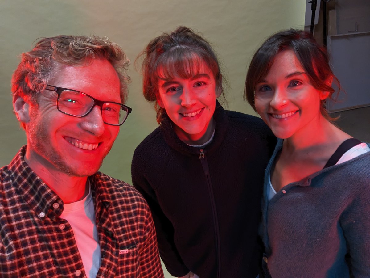 #PapatangoPrize winner @LauraJWaldren joined photographer extraordinaire @MichaelWharley and legendary graphic designer @bex_1986 to shoot the poster for her debut play Some Demon - coming to @arcolatheatre in 2024! No spoilers, but we made a red room... arcolatheatre.com/whats-on/some-…