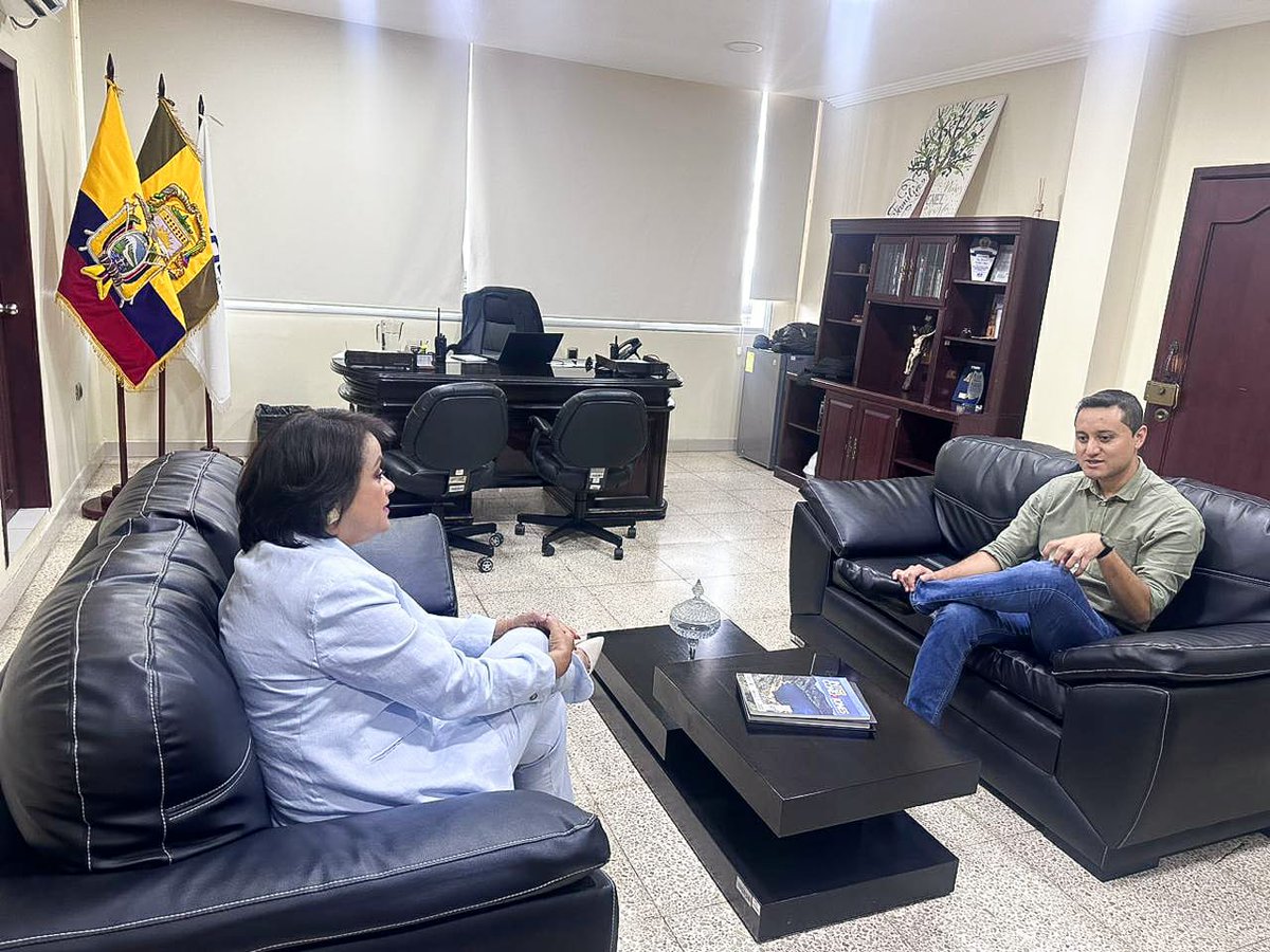 CNEL_EP's tweet photo. #ElOro 📍

Nos reunimos con la alcaldesa @municipiopinas, donde nos comprometimos en mejorar la calidad del servicio de distribución eléctrica y la ejecución de proyectos de alumbrado, para beneficiar a los más de 26.000 habitantes de este cantón en la parte alta de la provincia. https://t.co/u8V4ILqtIo