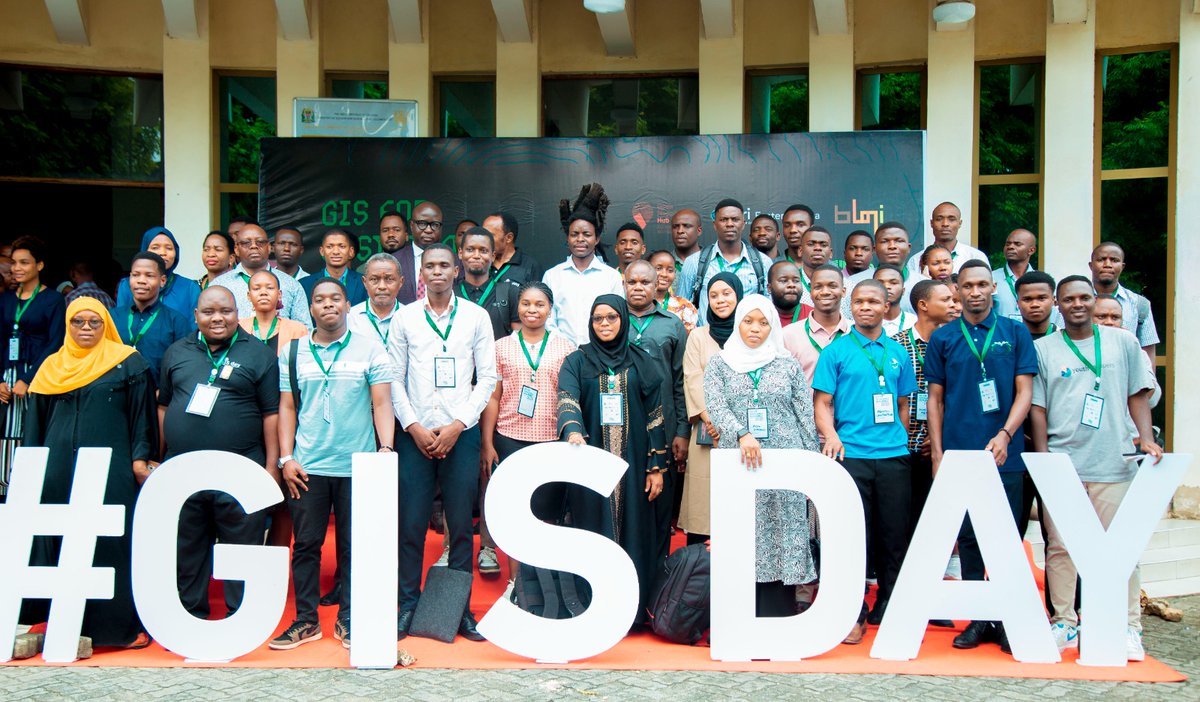 Antidius36's tweet image. Can you identify someone here? 
Tag them :)
#gisday2023