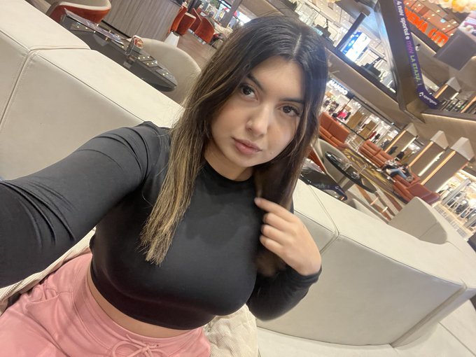 Astept un virgin 💦💦💦💦💦 https://t.co/9sgxoKgN45