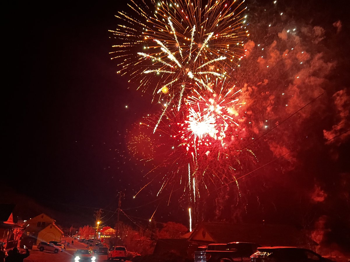 The perfect recipe for holiday delight, December 2? ✨
➡️ 5 pm: Parade of Lights
➡️ 6 pm: Magical Fireworks Show
➡️ 7 pm: Mark Twain and Friends Holiday Spectacular
Grab your tickets: pipersoperahouse.com/event/mark-twa…