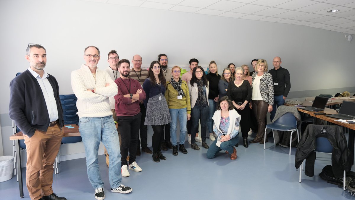 #inclusionnumerique Le réseau local d'inclusion numérique de Baugé-en-Anjou s'est réuni aujourd'hui. Constitué des services, d'élus et de partenaires, il a pour objectif de faciliter l'accès des habitants aux offres d'accompagnement numérique.