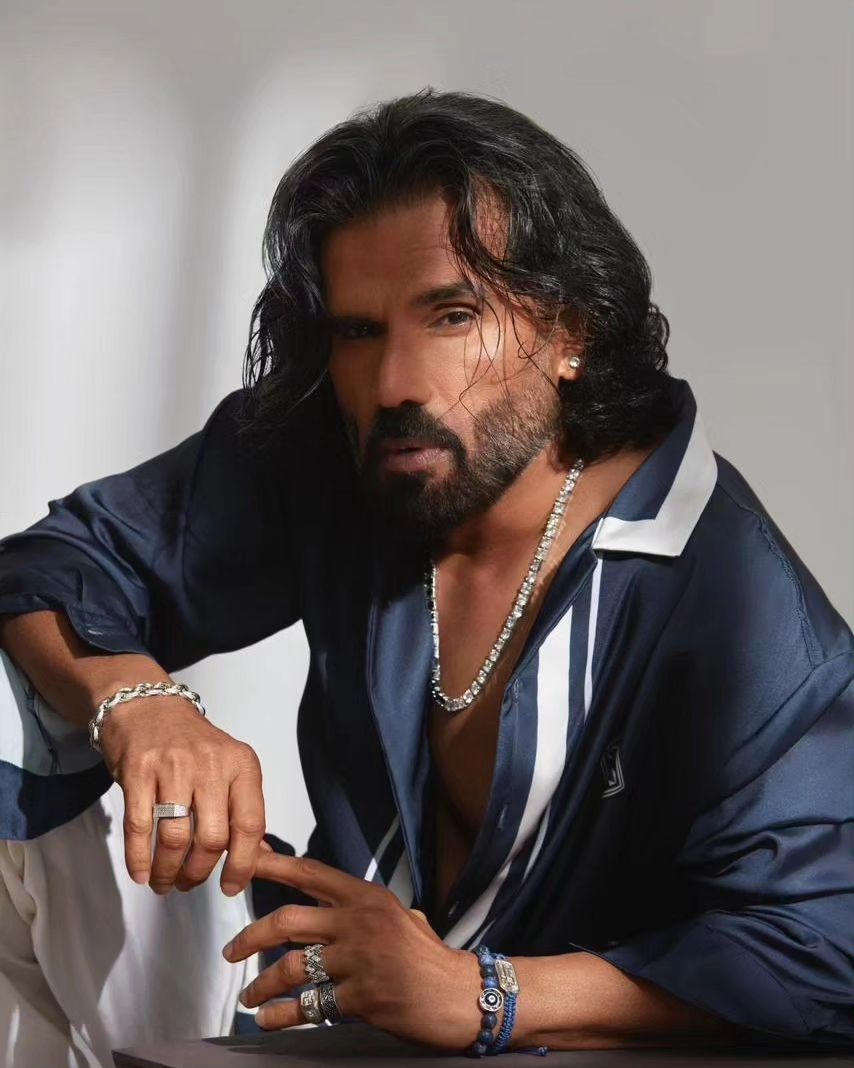 JigneshMotivar9's tweet photo. Styled by @SunielVShetty sir's wisdom, adorned in #DripProject brilliance. Mentorship in every detail. 💎 #SunielShettyStyle
#SunielShetty @MetaMan_ofcl https://t.co/LmocWBCYH4