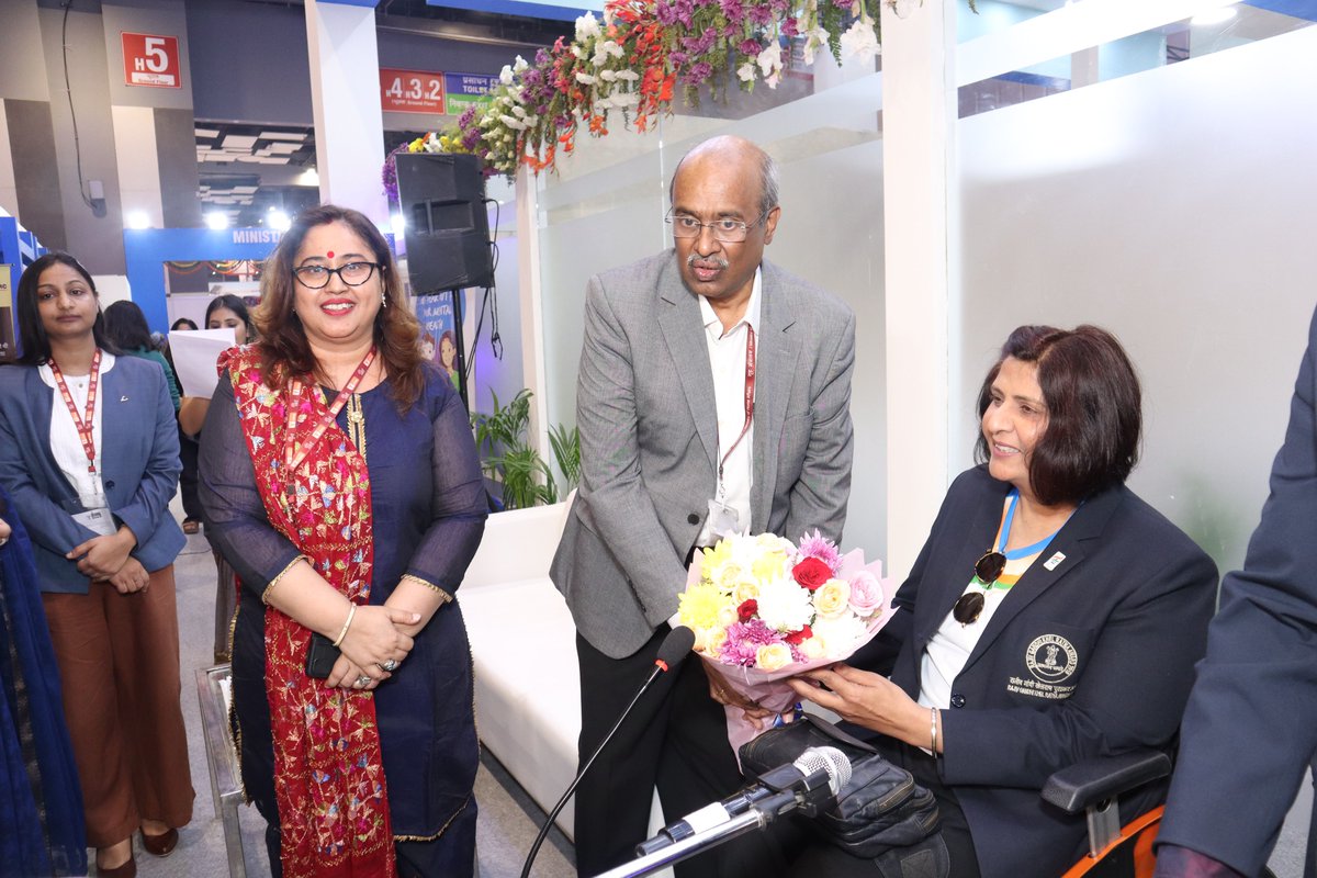 TbDivision's tweet image. Dr. (h.c) Deepa Malik watched a Nukkad Natak and appreciated the commitment of the artist &amp;amp; the clarity of TB message conveyed by the Nukkad Natak that complements the efforts of NTEP in engaging with the audience at #IIFT2023 @DeepaAthlete @TbDivision #TBMuktBharat #AyushmanBhav