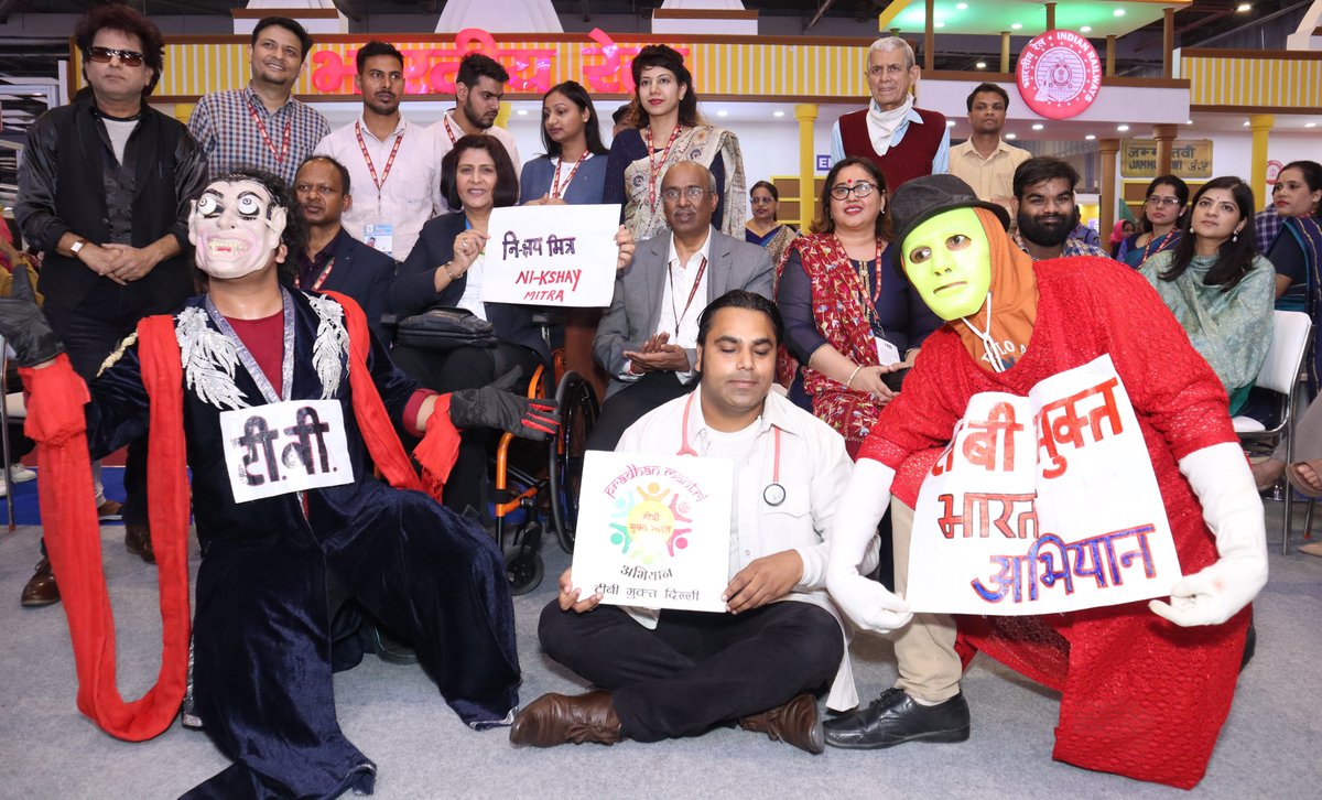 TbDivision's tweet image. Dr. (h.c) Deepa Malik watched a Nukkad Natak and appreciated the commitment of the artist &amp;amp; the clarity of TB message conveyed by the Nukkad Natak that complements the efforts of NTEP in engaging with the audience at #IIFT2023 @DeepaAthlete @TbDivision #TBMuktBharat #AyushmanBhav