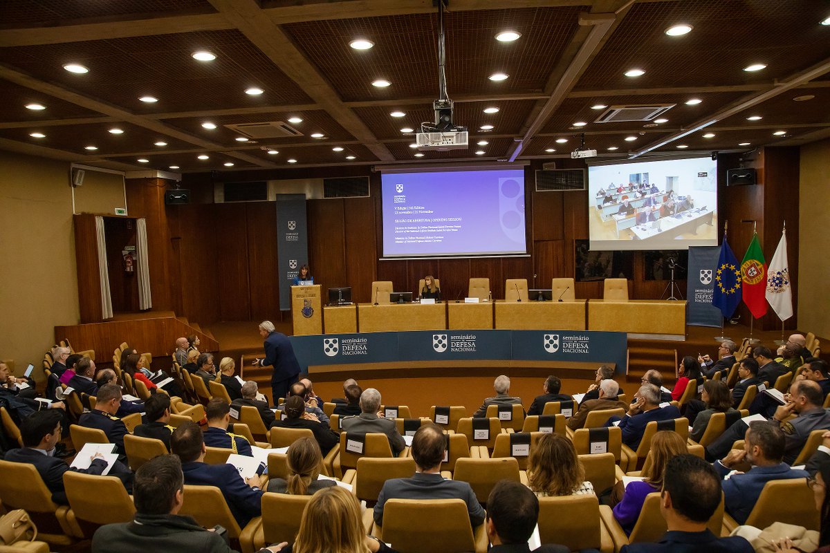 defesa_pt's tweet photo. Resiliência num Contexto de Competição Geopolítica. Este foi o tema do V Seminário de Defesa Nacional, um espaço de reflexão sobre políticas de defesa. No @IDNPORTUGAL, a MDN destacou a importância da cooperação com parceiros que partilham os nossos valores, como 🇪🇺, @NATO ou 🇺🇳. https://t.co/u84MtjPYtq