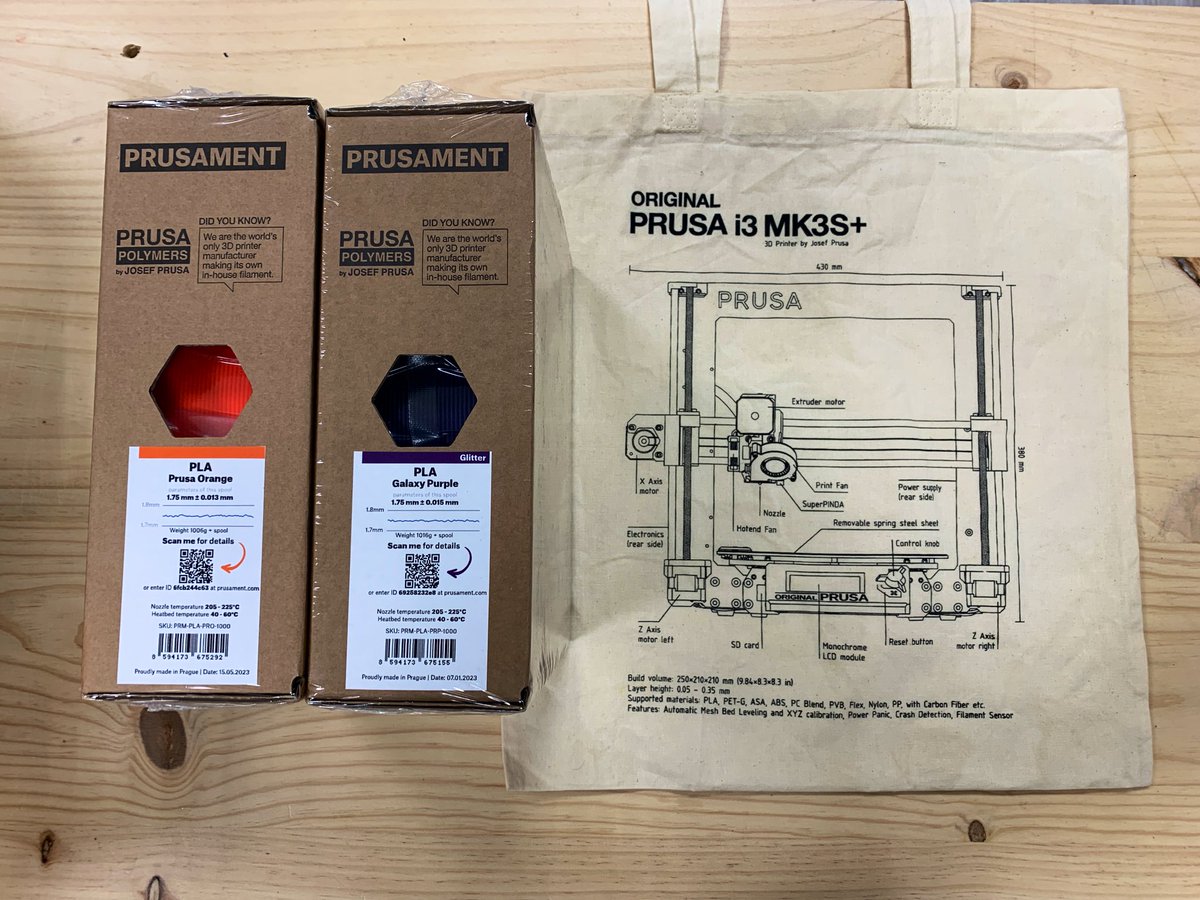 Vengo a dar un poco de envidia con el filamento de Prusa pero sobre todo con el pedazo de bolsa que acabo de conseguir que me tiene 😍