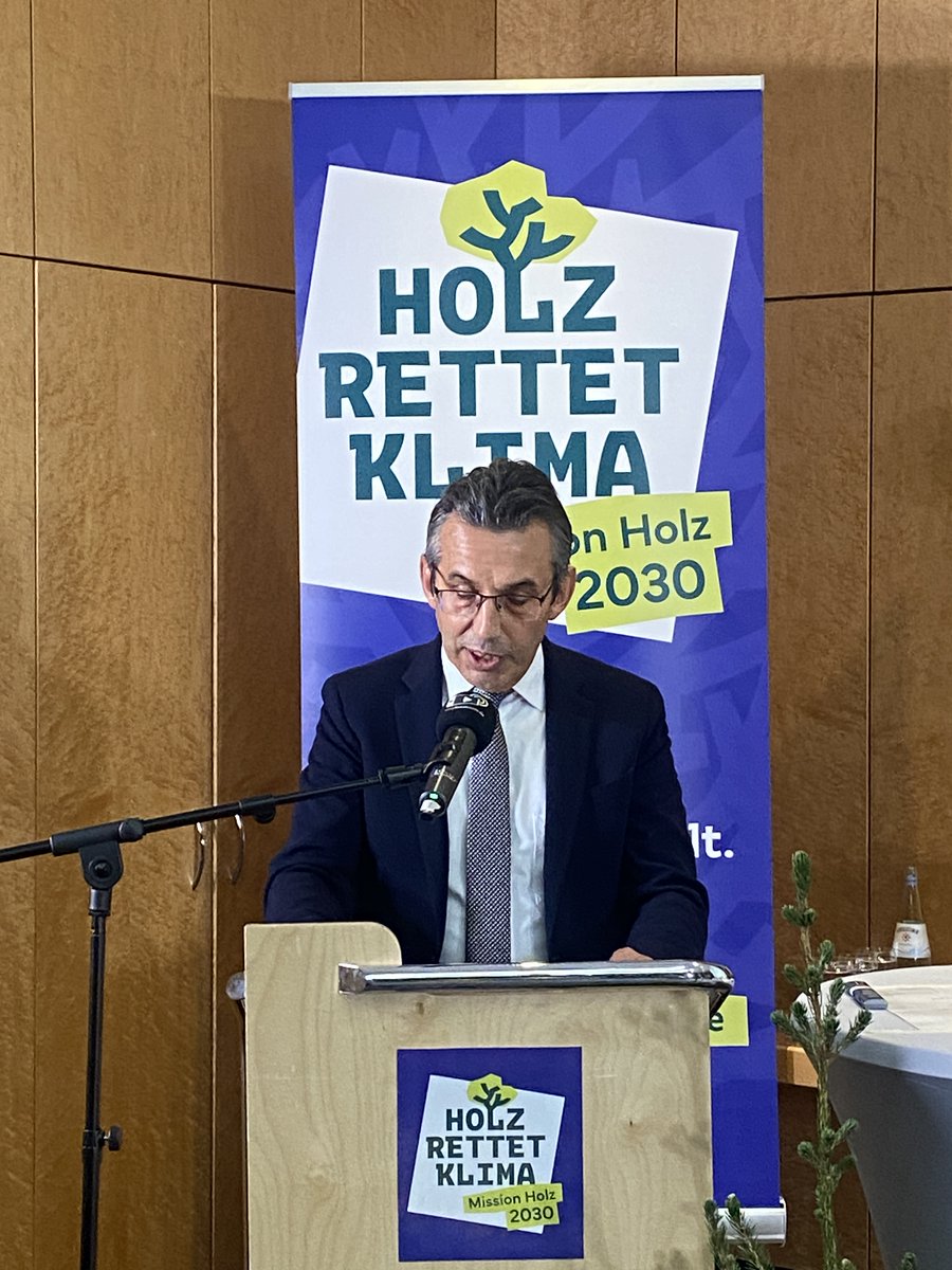 Gemeinsam mit der Forstwirtschaft für den Klimaschutz! #holzrettetklima. Kickoff der Initiative in Berlin. DHWR-Präsident weist auf die unschlagbaren Vorteile von Holz, vo #Holzbau bis #Möbel.