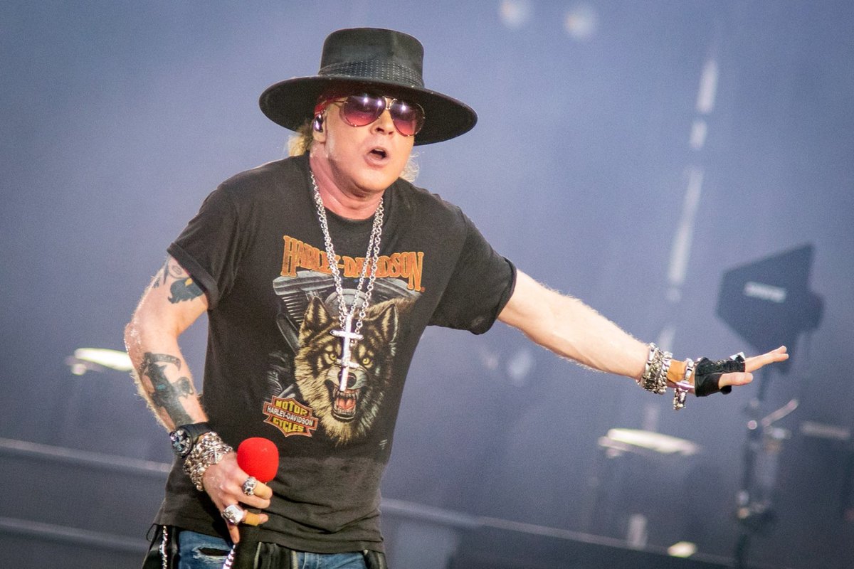 RollingStone's tweet photo. A woman has accused Axl Rose of sexually assaulting her in New York in 1989, according to a new lawsuit.
More: https://t.co/J5aKXoKiRg https://t.co/KvanGME1dq