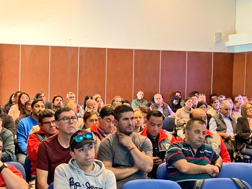drt_biobio's tweet photo. Un centenar de dirigentes sindicales participan en actividad organizada por el Consejo Tripartito Regional de Usuarios (#CTRU) #Biobio de la @DirecDelTrabajo sobre política nacional inspectiva, dictada por profesional de Departamento Inspectivo
#DialogoTripartito #TrabajoDecente https://t.co/AXLReCKMub