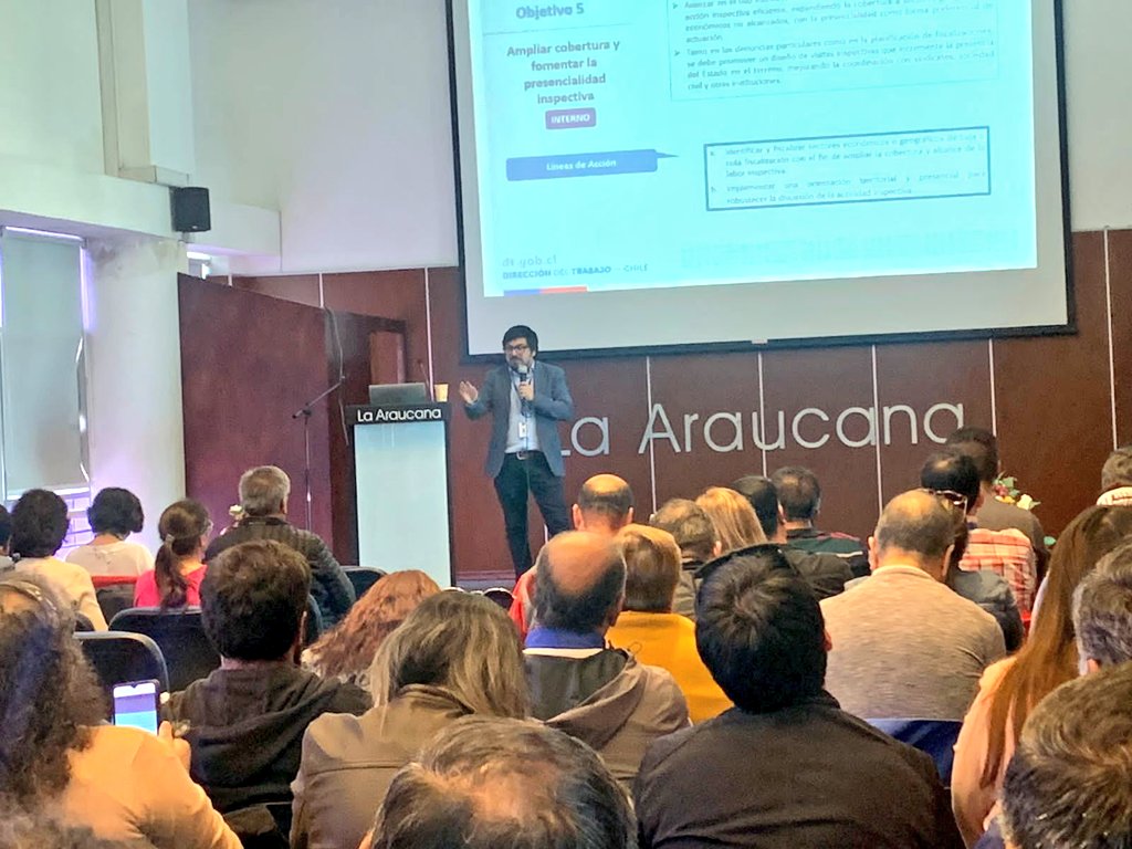 drt_biobio's tweet photo. Un centenar de dirigentes sindicales participan en actividad organizada por el Consejo Tripartito Regional de Usuarios (#CTRU) #Biobio de la @DirecDelTrabajo sobre política nacional inspectiva, dictada por profesional de Departamento Inspectivo
#DialogoTripartito #TrabajoDecente https://t.co/AXLReCKMub