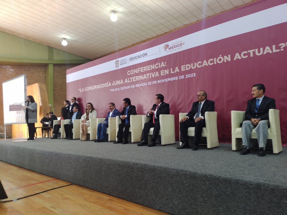 Esta mañana se desarrolla, en la Escuela Normal No. 1 de Toluca, la Conferencia: La comunagogia ¿una alternativa en la educación actual?, a cargo del Dr. Juan Carlos Jaime Fajardo. @SEP_mx @Letamaya @SeducEdoMex @Sesyn_edomex @DGENedomex @MarchaChavez @LeticiaGmezAle1