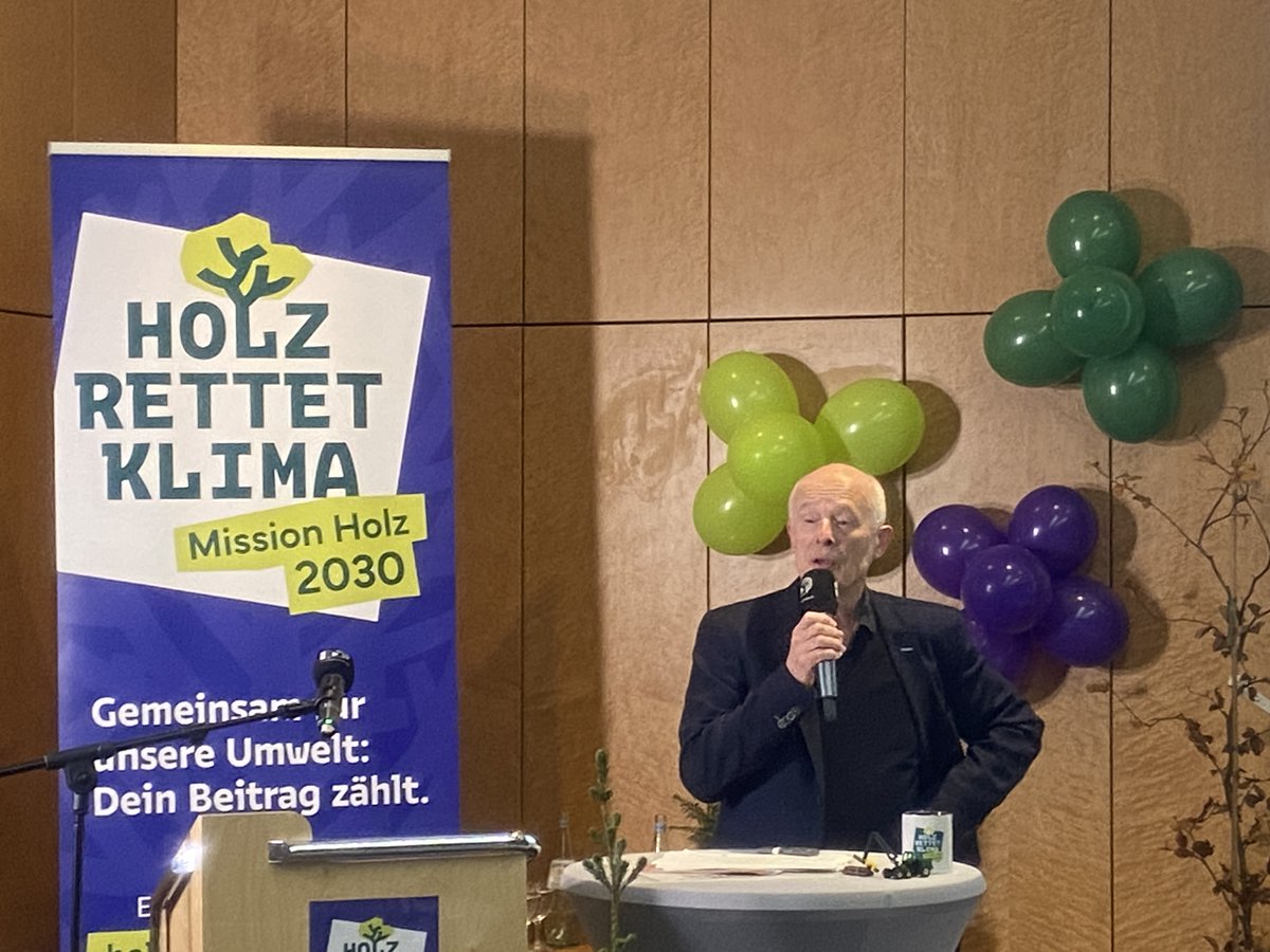 #Klimareparatur mit #Holz! Prof. Schellnhuber vom #BauhausErde zur Rolle von #Holz im #Klimaschutz. beim Kickoff von #holzrettetklima in seinem Impuls "Der Stoff aus dem die Zukunft ist".