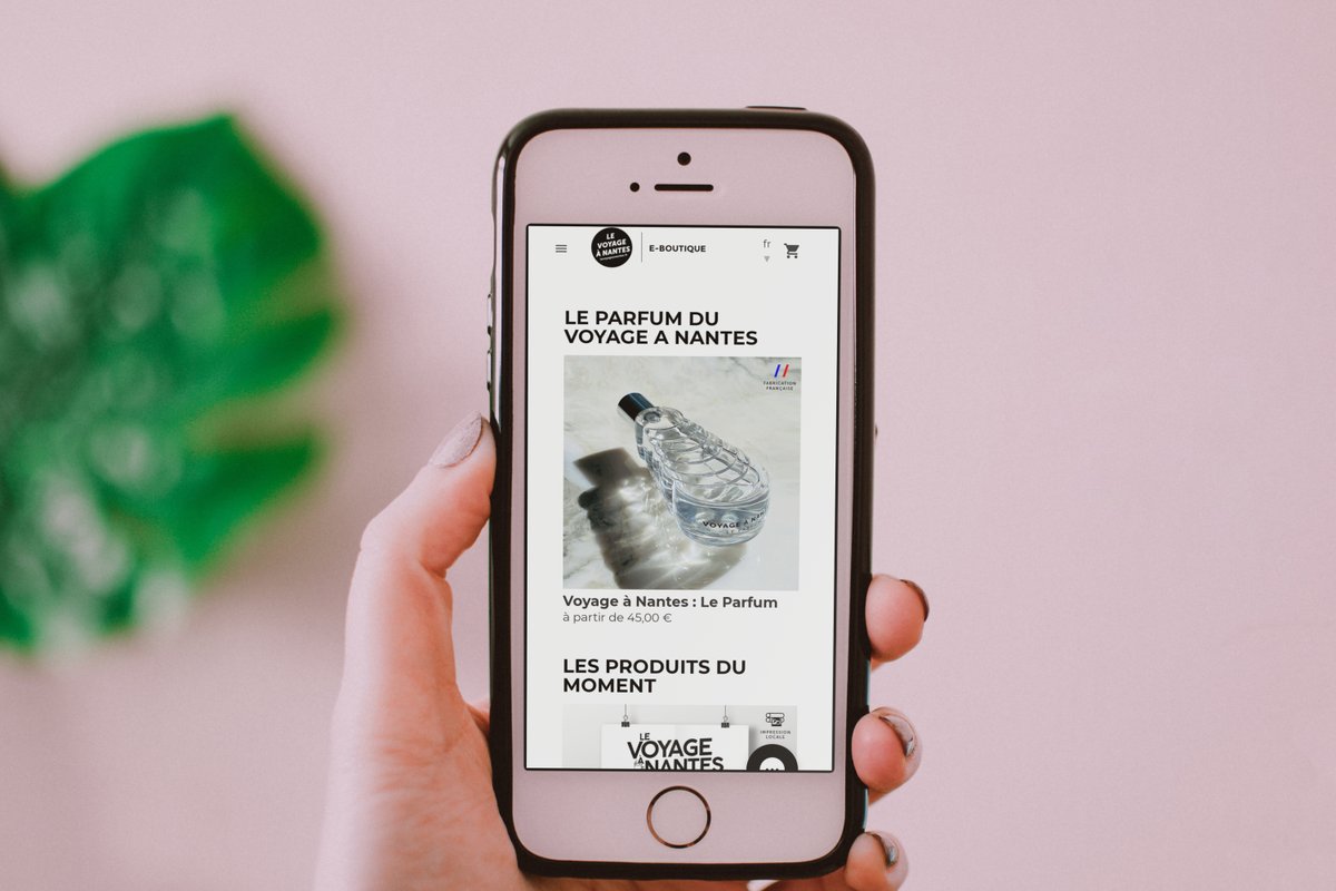 levoyageanantes's tweet photo. 🎁 Le Bazar officiel du Voyage à Nantes
Notre #boutique est aussi en ligne !
#Souvenirs de voyage ou #cadeaux, offrez-vous un peu de Nantes même si vous êtes loin
Affiches, gourmandises, carnets, sacs, T-shirts…
https://t.co/MydY4eow8i
#LVAN #Nantes #LigneVerte #BazarDuVoyage https://t.co/xZE0qZU8Ea
