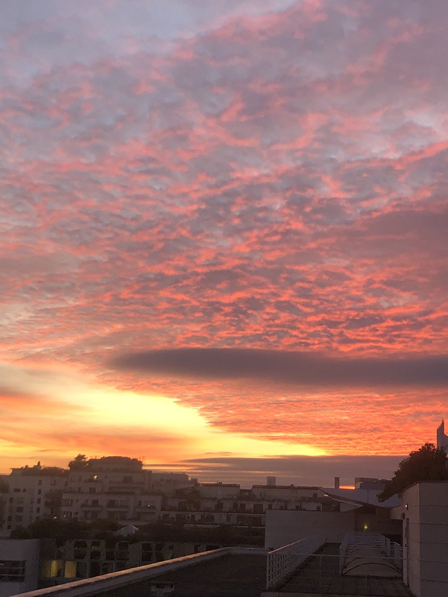 Vue de l'agence à 17H17.