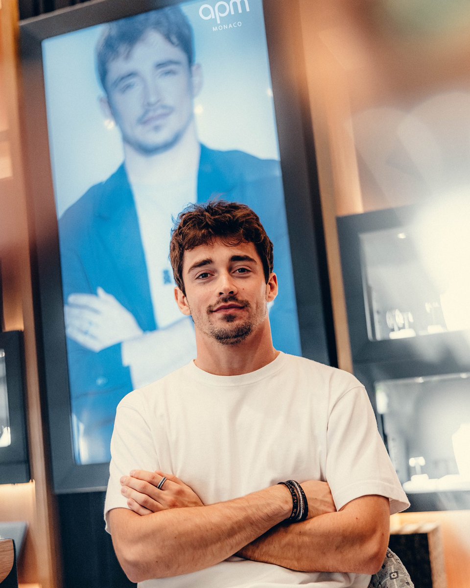 Charles_Leclerc's tweet photo. Pit stop in Dubai mall at @apm_monaco to make sure we look good for the last race of the season 😘 https://t.co/2Ym0Md74AH
