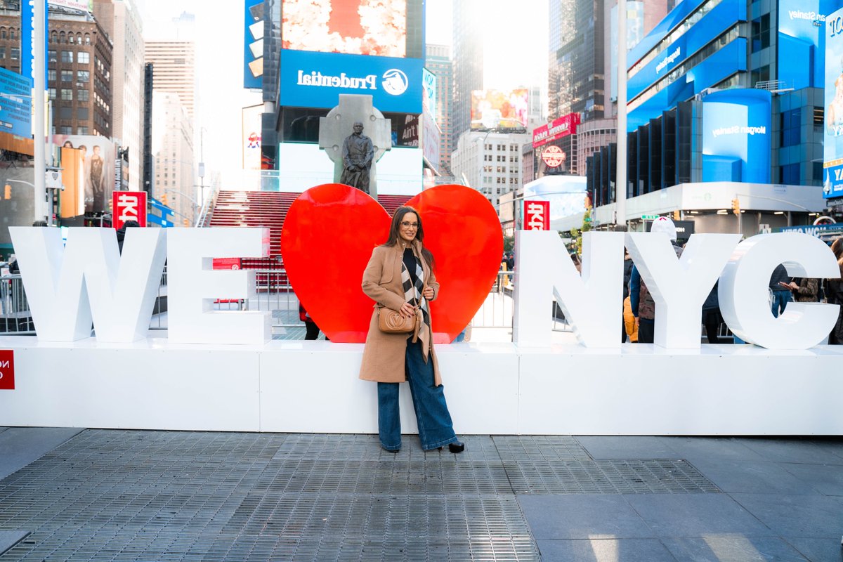 City vibes and NYC pride. This place has my heart! ❤️🗽 #NewYorkStateofMind #CityLove