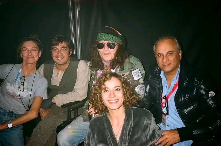JohnnyDepp8800's tweet photo. New/0ld photos Johnny Depp in Budapeste
Last 🎞️ of MODI goodies through my little 📸 What a joy. Simply unforgettable ❤️🎨. 🔁Repost @antonia.desplat
Per @jdepp_th * Follow me for more.
TAGs #johnnydepp #johnnydeppfasbr #jdepp
#johnnydeppisking #TheReturnofTheKing https://t.co/vWW4QTAE5w