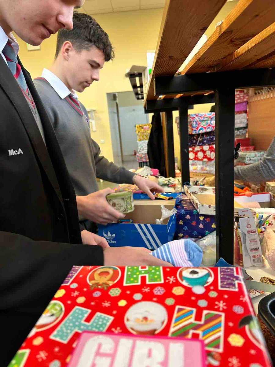 ClaregalwayColl's tweet photo. Our TYs volunteered today in the @teamhope Shoebox Appeal warehouse. 
We delivered over 60 shoeboxes from our very generous school community 🎁  Thanks to everyone for their contributions and to @paulnashtravel for sponsoring the bus!  🚌 https://t.co/kUp5Pje9Lc