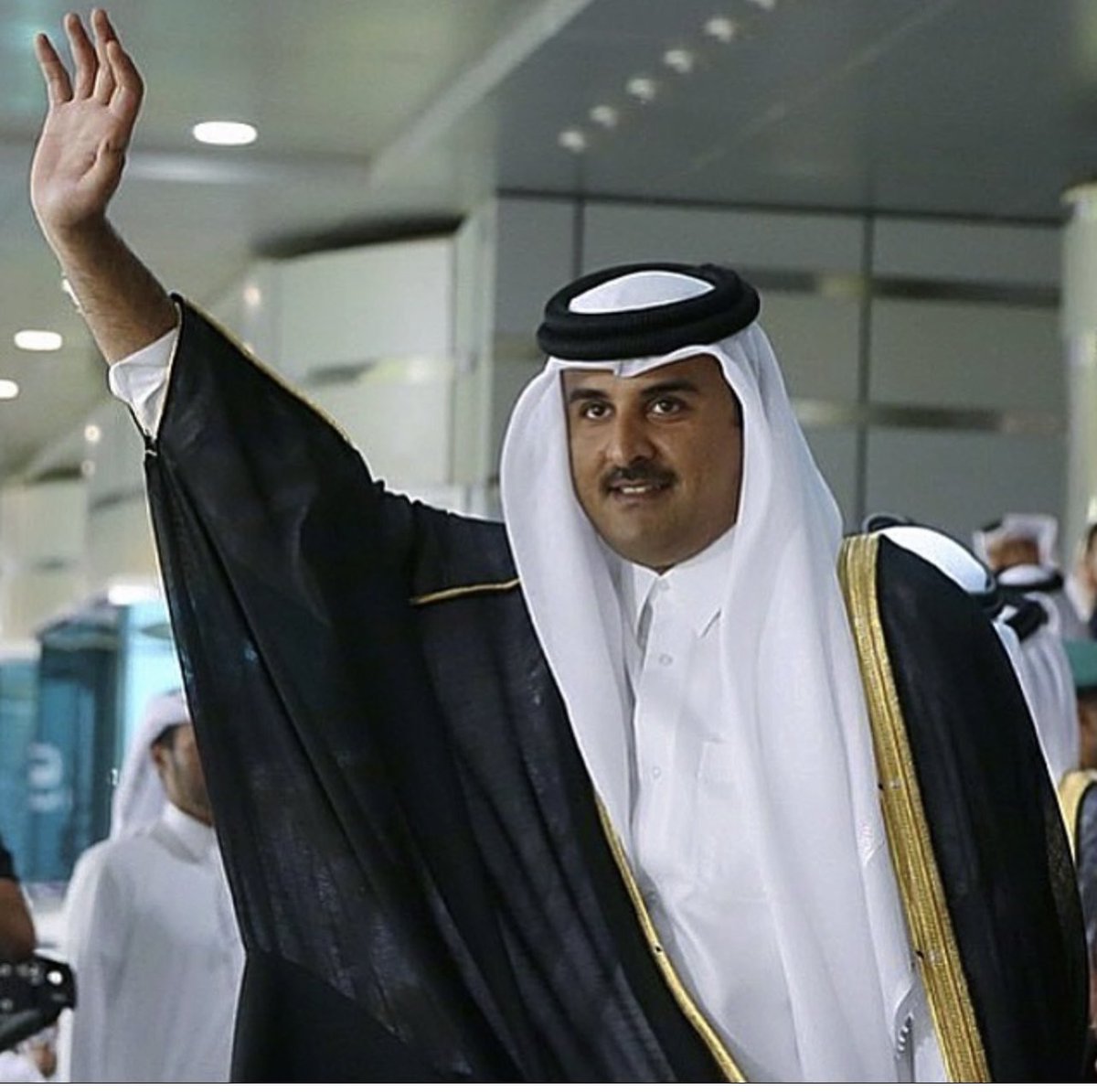 تميم لاضاقت من الجال للجال
خلى رقاب الخلق صوبه تلوا
#تميم_بن_حمد 
#تميم_راعي_السلام