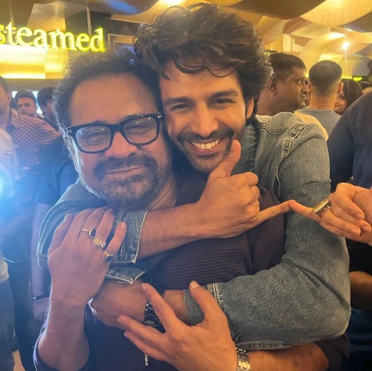 A very happy birthday @TheAaryanKartik 🤗 god bless you with immense success and loads of happiness