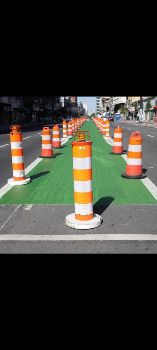 D1c3m1mama's tweet photo. Te molesta la bicisenda? Aquí las opciones:
Tenés auto? Andá por Colonia y volvé por San José
Andas en ómnibus? Tomate un Inter.
Andás en Bici? Disfrutala y no le des  bola a estos giles, no les molesta la obra, les molesta quien la hizo. https://t.co/p0b7j4OBl0