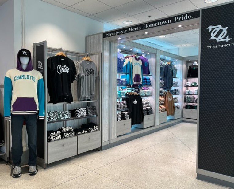 CLTAirport's tweet photo. We are excited to welcome another #CLTLocal business to #CLTairport, the @704Shop! A lifestyle brand, the 704 Shop embodies the CLTβs essence by fusing local pride with premium streetwear. Opening Monday, Nov. 27 on the A/B Connector. https://t.co/vXZg5E5yhe