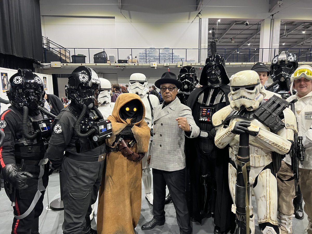 quiethandfilms's tweet photo. Thank you @walescomiccon for such a wonderful weekend! Loved the #GusFring leg tattoo and head bust, and check out @NathanWyburnArt’s natural element painting… MADE OUT OF COFFEE! #WalesComicCon = 10/10 👏🏽 https://t.co/75WKghzXBe