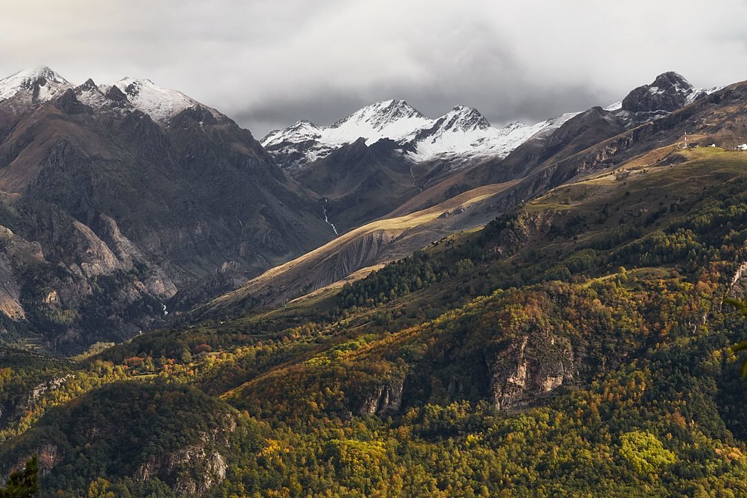 Descubre nuestro territorio 🤎 💯 😍
•
•
•
📸: Gracias a josan_morlan 
•
•
•
#CasaBiescas
#Pirineos #Pyrenees
#RinconesDelPirineo #RuralTop 
#aragon #aragonturismo #turismoaragon #naturephoto #nature_of_our_worlds #pirineosaragoneses #valledetena #espacio_spain