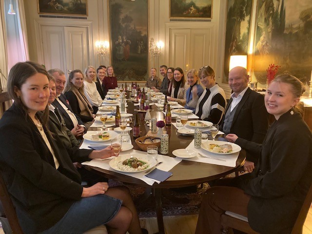 Team Finland i Stockholm! 🇸🇪 Igår träffades ambassaden, <a href="/BusinessFinland/">Business Finland</a>, @Finlandsinst och <a href="/FINSVEChamber/">Finsve</a> för att planera nästa års verksamhet. Digitalisering, hållbart byggande och cirkulär ekonomi är några av de teman som kommer att stå i fokus. Tack för en bra planeringsdag!