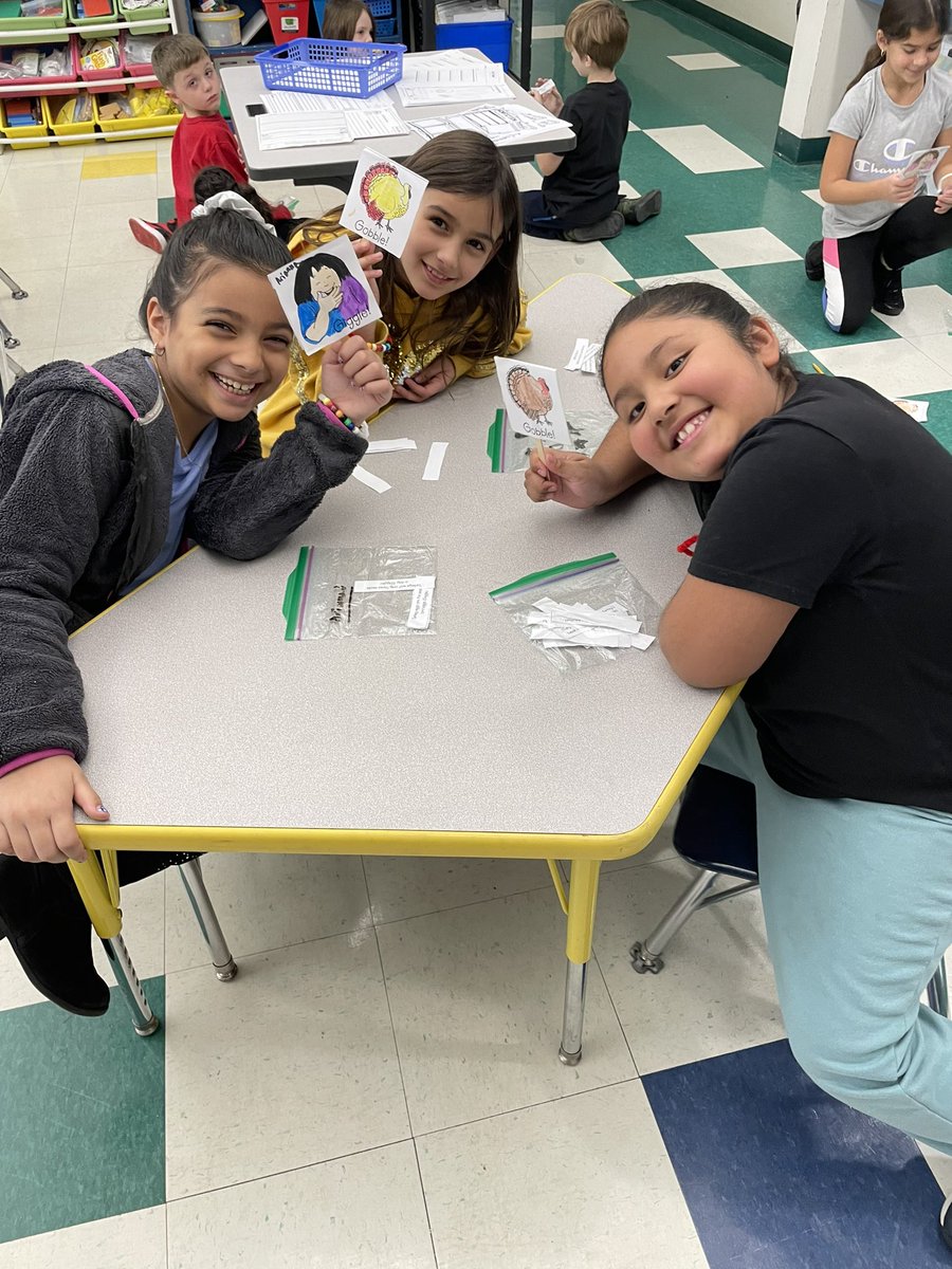 MrsSchellJTPS's tweet photo. 🦃It’s definitely Turkey time in #Secondgrade as we learned fact and fiction about turkeys, then played “Giggle, Gobble”🤭😊 https://t.co/C1UAmfB6CJ