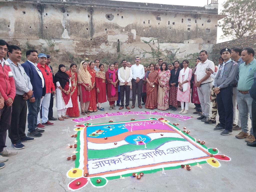 DCDMTonk's tweet photo. विधानसभा चुनाव-2023 एवं स्वीप अभियान के तहत आयोजित किए जा रहे सतरंगी सप्ताह के सातवें दिन बुधवार को नीले की थीम पर म्यूजिकल बैण्ड वादन, मतदाता जागरूकता रैली एवं लाल रंग की थीम पर मतदान वृक्ष एवं दीपदान कार्यक्रम के जरिए 25 नवंबर को मतदान करने की अपील की गई।
@CeoRajasthan https://t.co/NL7AthFoLq