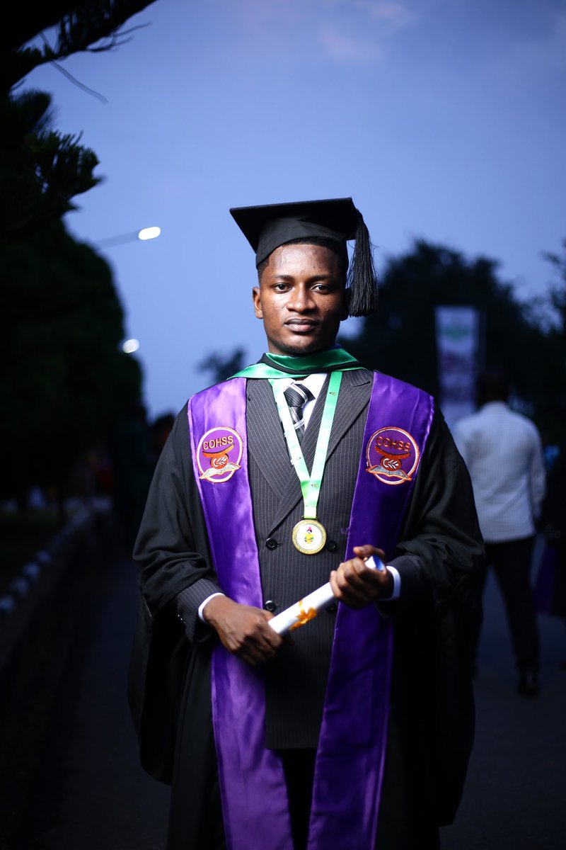 mac_swiz's tweet photo. Yo I graduated.. KNUST got a piece of me 😂. https://t.co/wz8Q0a2wSp